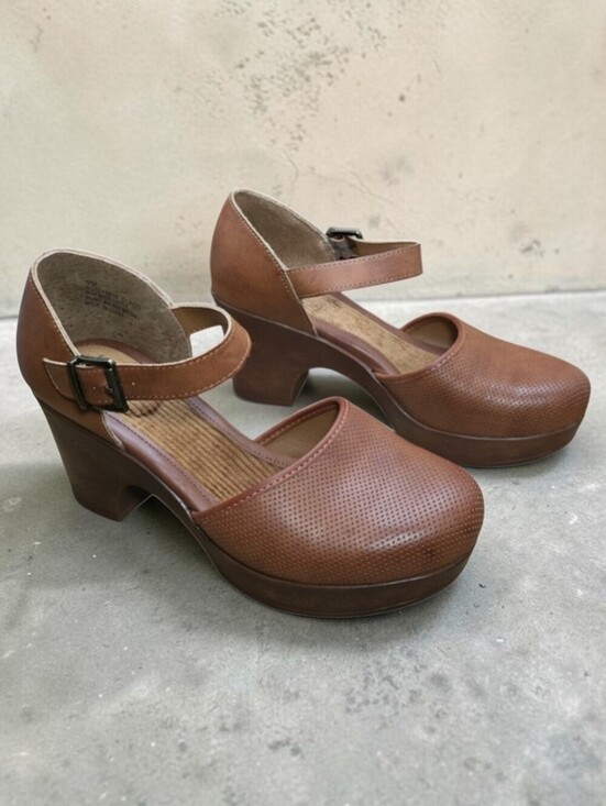 boc Shoes - b.o.c. Gia clogs in brown leather, size 9. Mary Jane comfort shoes with block he